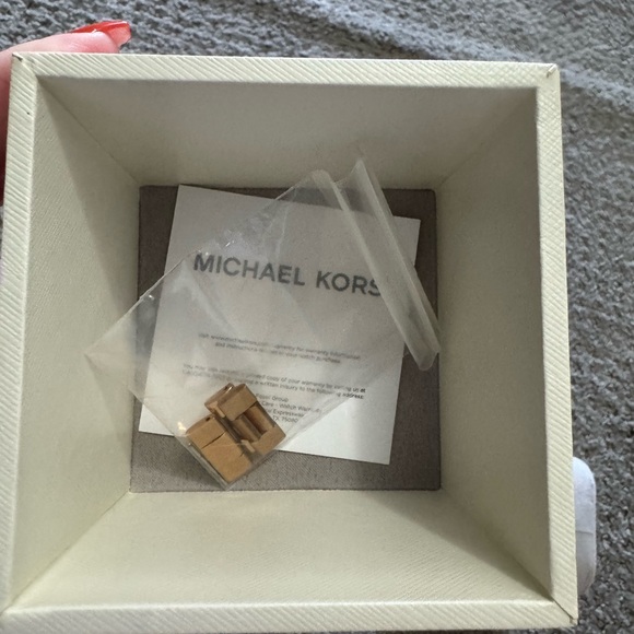 Michael Kors stainless steel watch in rose gold - Picture 5 of 6